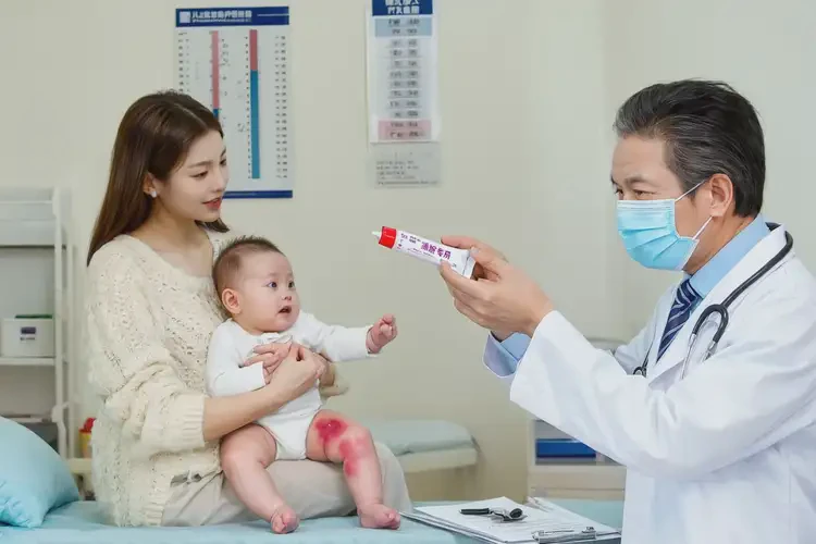 寶寶大腿容易長(zhǎng)濕疹不管它會(huì)自己痊愈嗎(圖2)