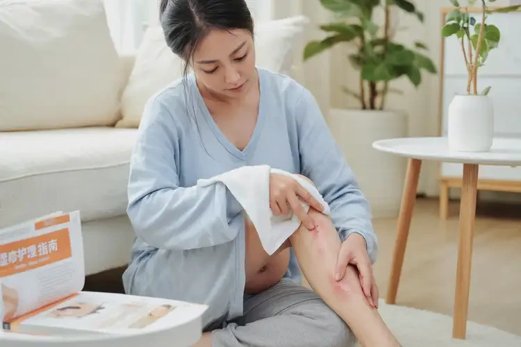 哺乳期媽媽大腿上偶爾起濕疹不管它會自己痊愈嗎(圖1)