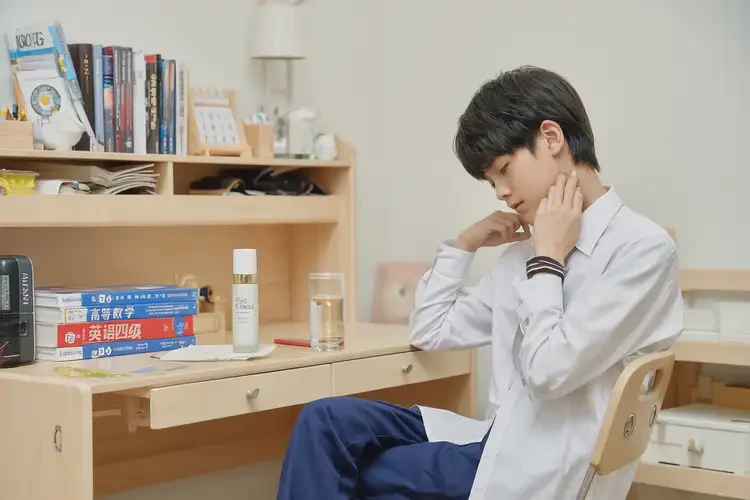 大學(xué)生脖子偶爾長(zhǎng)濕疹能夠徹底治愈嗎(圖2)