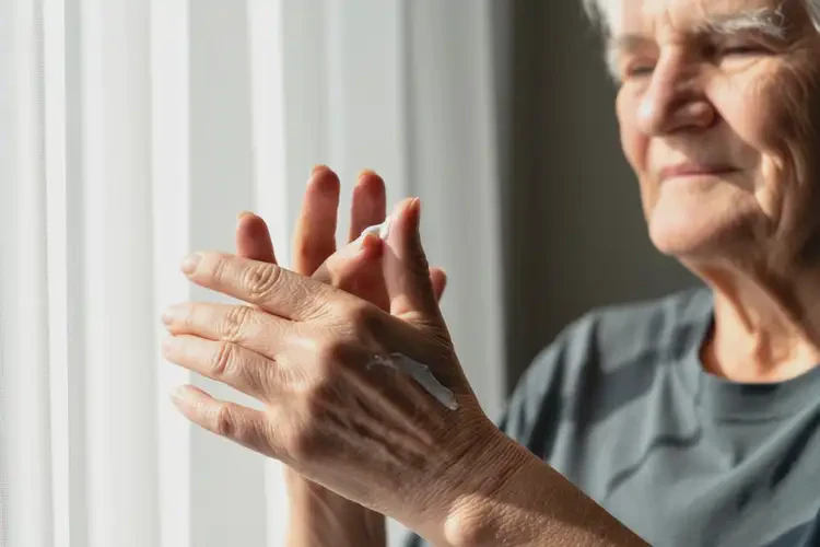 高龄老人手上偶尔长湿疹能彻底自愈吗(图3)