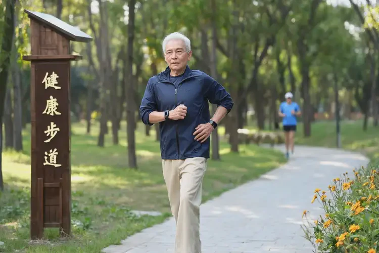 老年人手上出現(xiàn)濕疹可不可以徹底自愈(圖1)