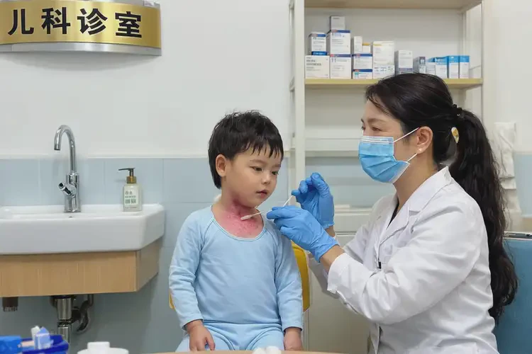 幼兒脖子上偶爾起濕疹可不可以徹底自愈(圖2)