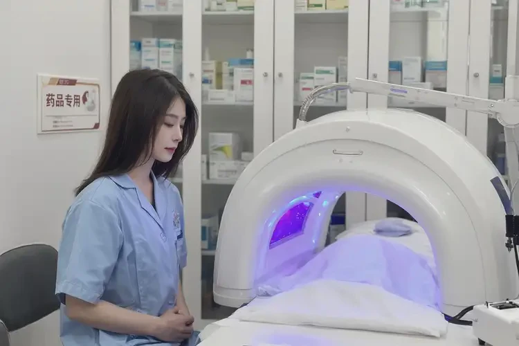 女生脖子上經(jīng)常長濕疹不管它會自己好嗎(圖1)