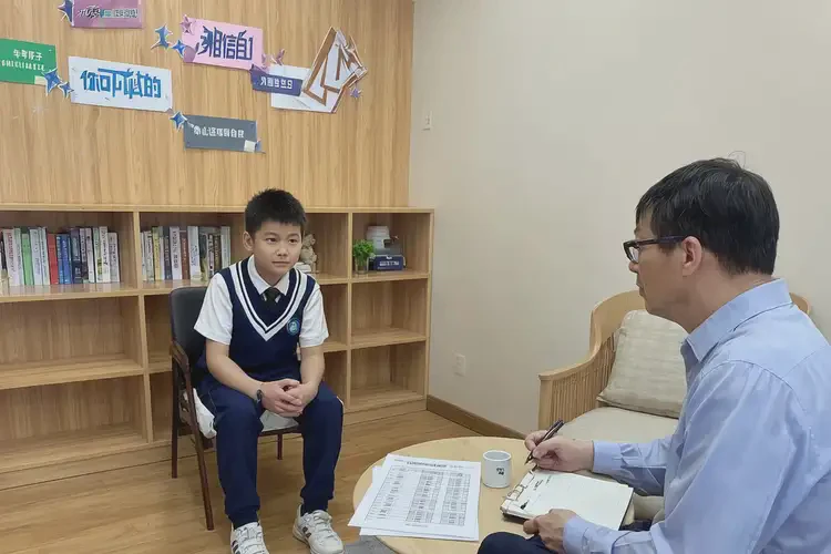 中學(xué)生手臂上經(jīng)常起濕疹可以徹底自愈嗎(圖1)