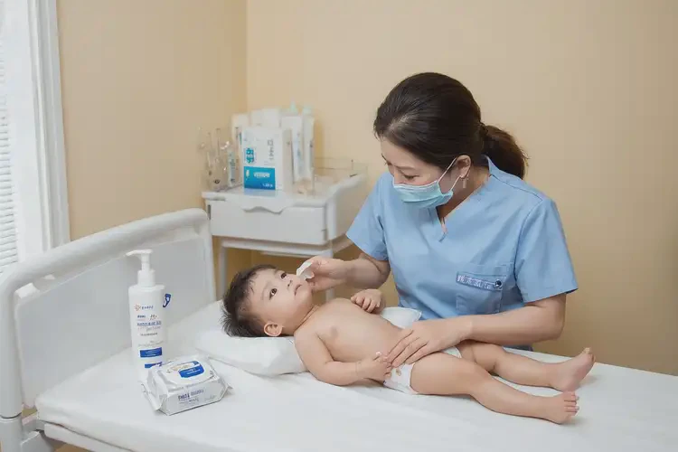 孩子肚子上容易起濕疹能徹底自愈嗎(圖2)