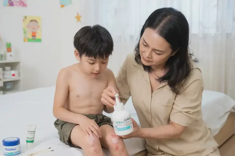 小孩大腿上偶爾長(zhǎng)濕疹不管它會(huì)自己好嗎(圖3)