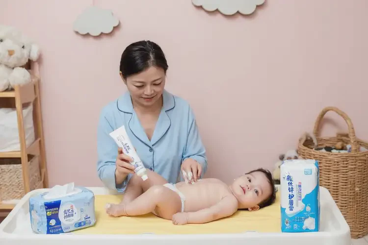 嬰兒屁股長濕疹能夠徹底治愈嗎(圖2)