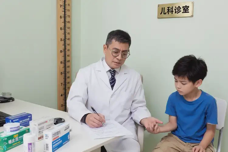 兒童手上經(jīng)常起濕疹能徹底自愈嗎(圖2)