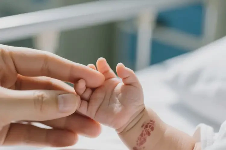 寶寶手上出濕疹不管它會(huì)自己痊愈嗎(圖2)