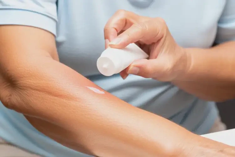 老年人手臂上經(jīng)常起濕疹不管它會自己自愈嗎(圖2)