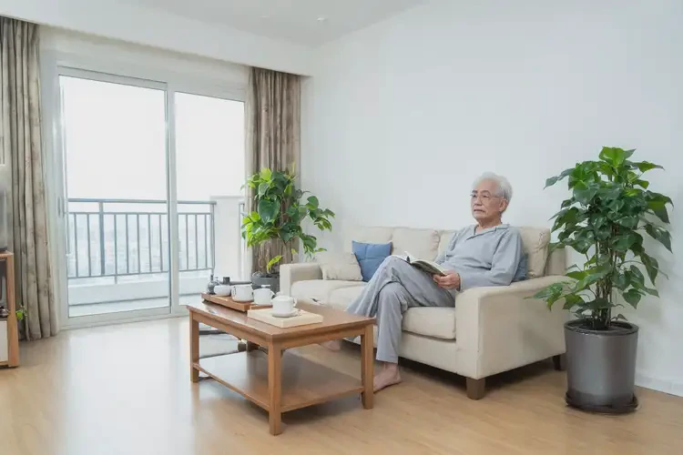 高齡老人手上偶爾起濕疹能夠徹底治愈嗎(圖1)