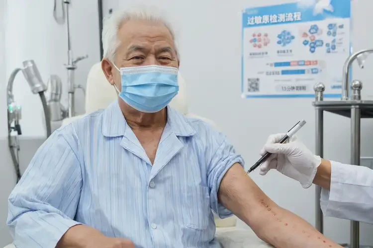 老年人手臂經(jīng)常長(zhǎng)濕疹可以徹底自愈嗎(圖1)