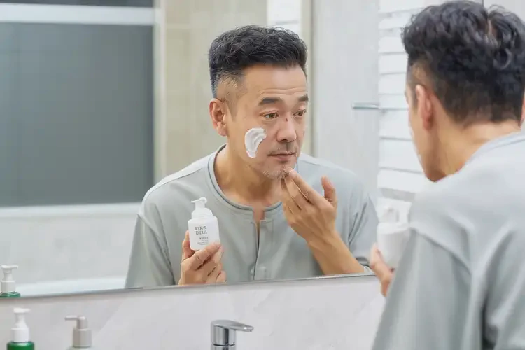 男性臉上出濕疹不管它會(huì)自己自愈嗎(圖2)