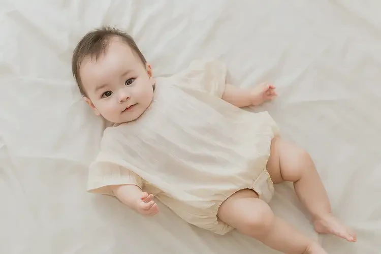 嬰兒小腿上偶爾長(zhǎng)濕疹能徹底自愈嗎(圖1)