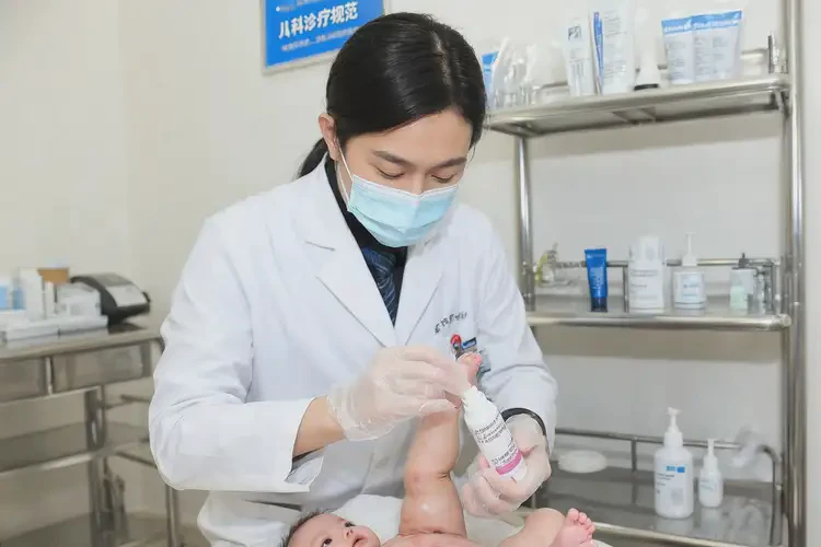 寶寶小腿長濕疹能徹底自愈嗎(圖3)