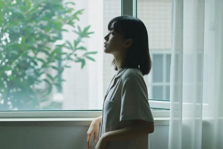 女生面部出現(xiàn)濕疹不管它會(huì)自己好嗎(圖2)