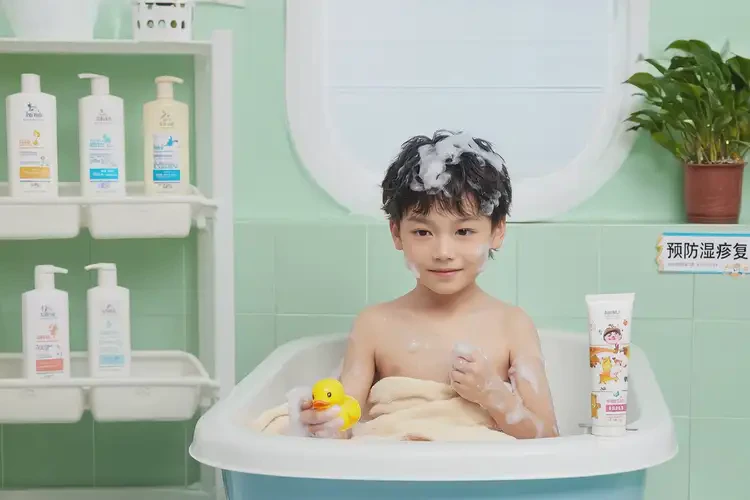 少兒脖子起濕疹不管它會(huì)自己自愈嗎(圖1)