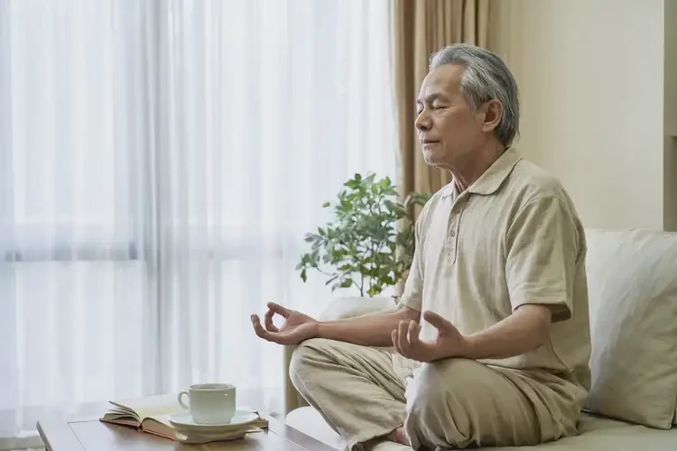 老年人肚子上容易长湿疹不管它会自己好吗(图1)