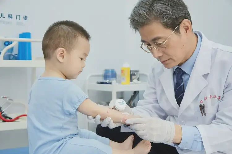 寶寶屁股經(jīng)常起濕疹能夠徹底治愈嗎(圖2)