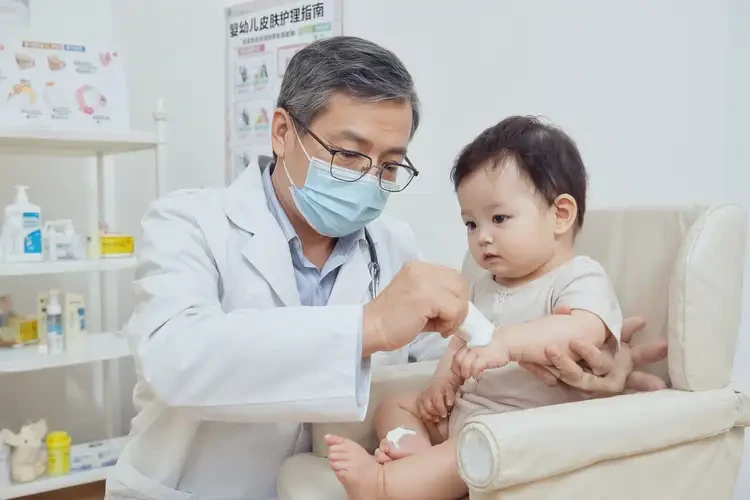 嬰幼兒手臂經(jīng)常起濕疹不管它會自己自愈嗎(圖3)