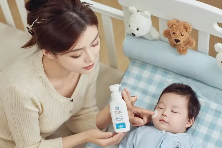 嬰兒全身容易長濕疹能靠自己自愈嗎(圖1)