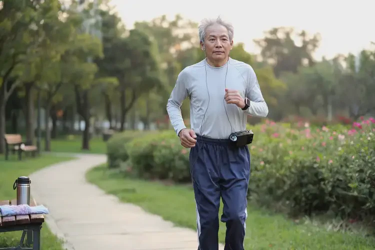 老年人脖子上經常長濕疹能夠徹底治愈嗎(圖1)