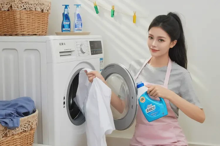 女性手臂上偶爾長(zhǎng)濕疹能夠徹底治愈嗎(圖1)