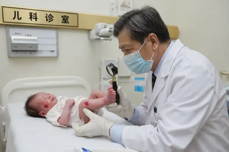 新生兒小腿上起濕疹能徹底自愈嗎(圖2)