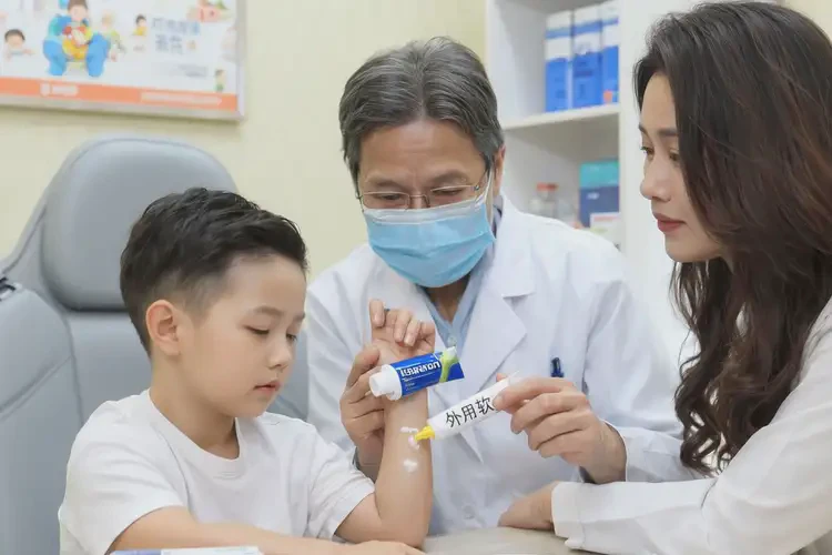 幼兒脖子上偶爾起濕疹能徹底自愈嗎(圖1)