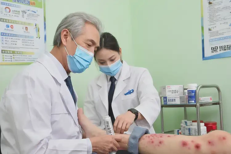 青年人小腿出現(xiàn)濕疹不管它會自己自愈嗎(圖3)