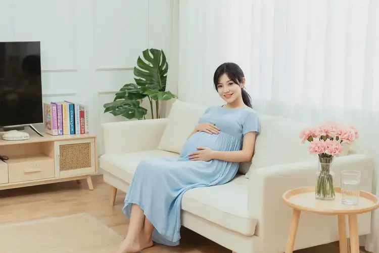 產(chǎn)婦肚子上出現(xiàn)濕疹不管它會自己痊愈嗎(圖1)