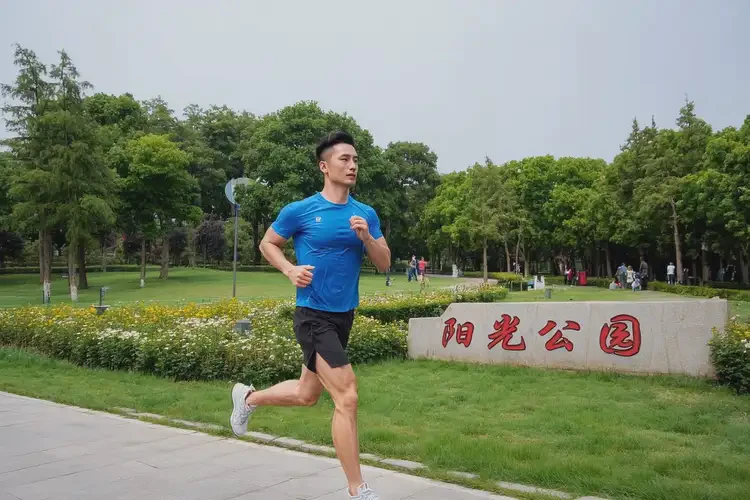 男性小腿上出濕疹不管它會自己自愈嗎