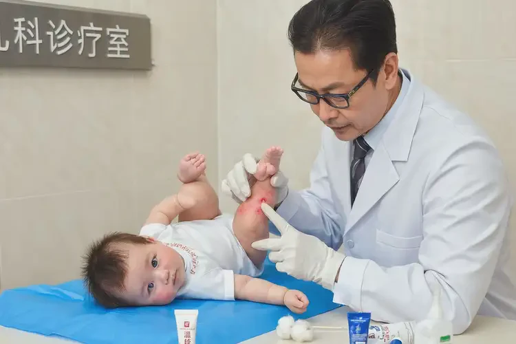 嬰兒小腿起濕疹可以徹底自愈嗎(圖2)