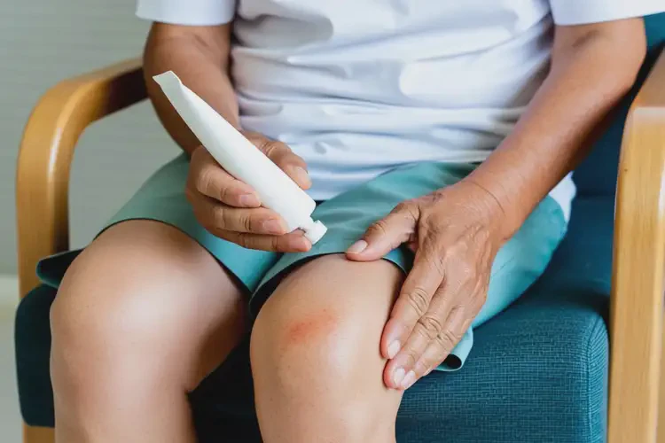 高齡老人大腿上容易起濕疹能不能徹底自愈(圖1)