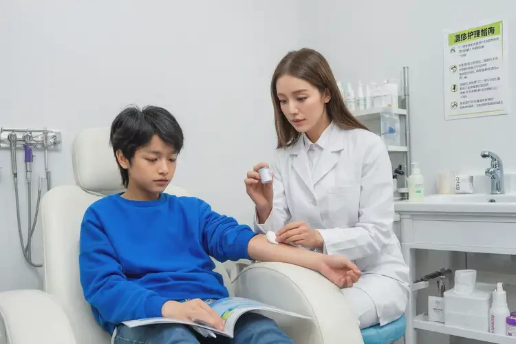 青少年小腿上出現(xiàn)濕疹不管它會(huì)自己自愈嗎(圖1)