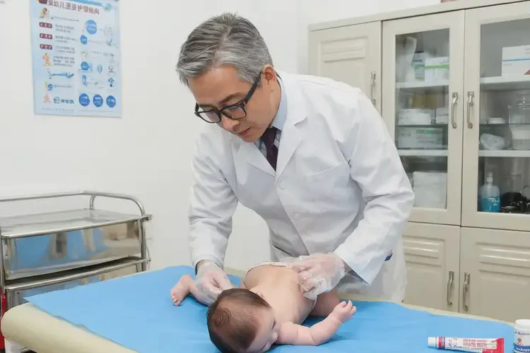 寶寶屁股上偶爾起濕疹能徹底自愈嗎(圖1)