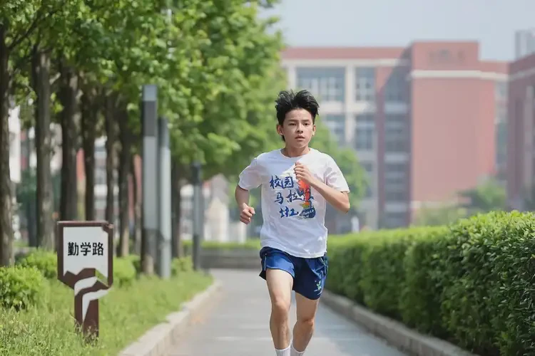 大学生小腿容易长湿疹不管它会自己自愈吗(图1)