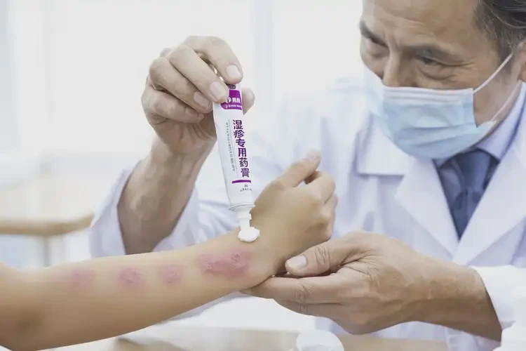 中學(xué)生手上經(jīng)常長濕疹能夠徹底治愈嗎(圖4)