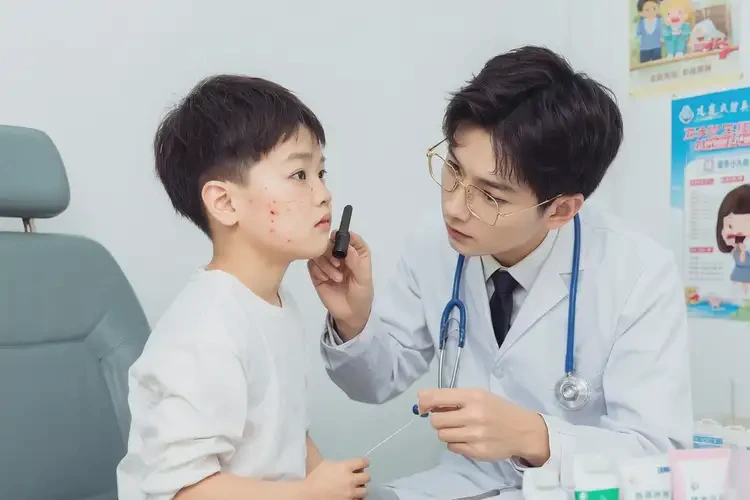 孩子臉上長濕疹可以徹底自愈嗎(圖1)