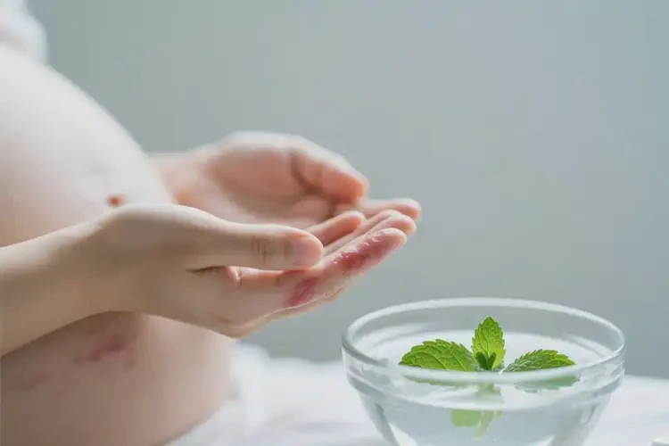 产妇手上偶尔起湿疹不管它会自己痊愈吗(图3)