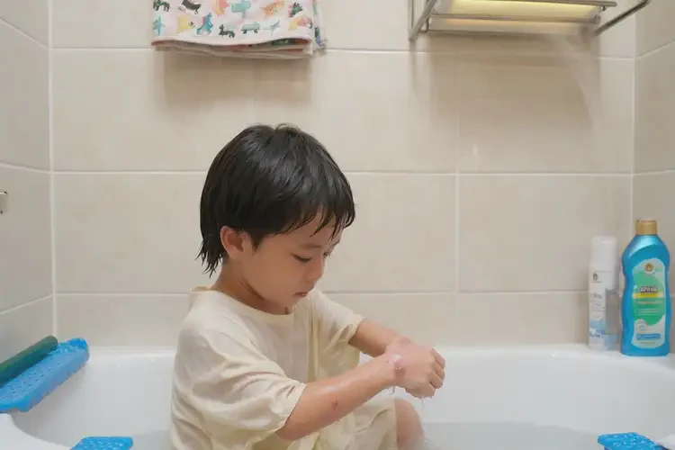 小學(xué)生小腿容易長濕疹能夠徹底治愈嗎(圖1)