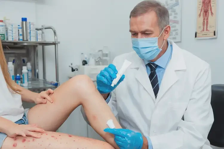 女性大腿上經(jīng)常起濕疹可以徹底自愈嗎(圖3)