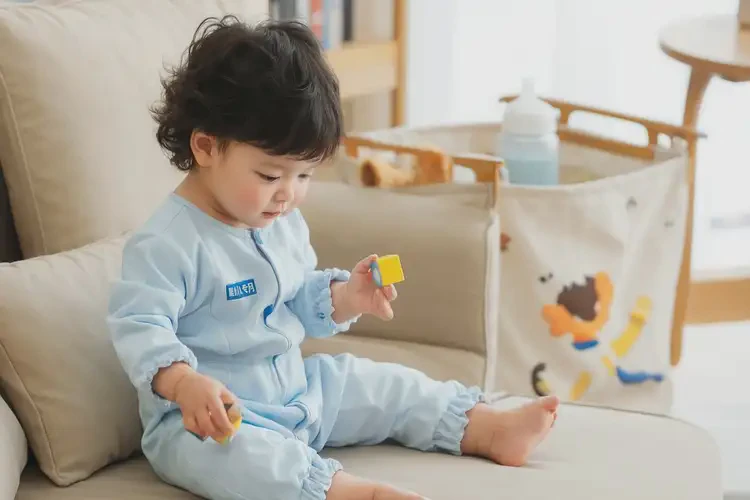 兒童四肢出現(xiàn)濕疹不管它會自己好嗎(圖1)