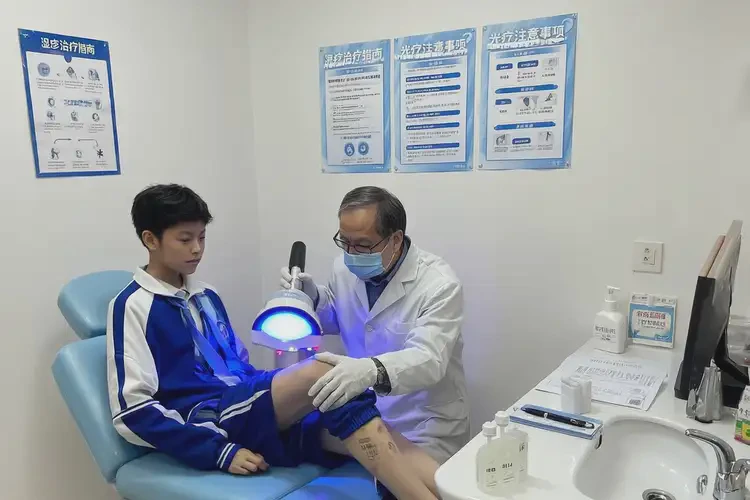 中學生小腿容易長濕疹能夠徹底治愈嗎(圖1)