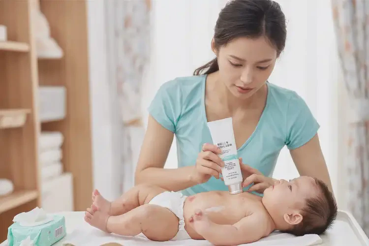 嬰兒腳上出濕疹不管它會(huì)自己自愈嗎(圖2)