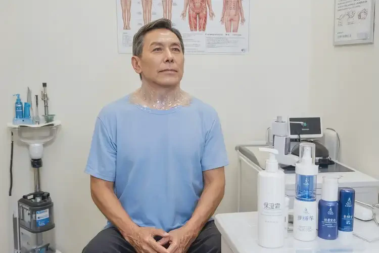 男性脖子上經(jīng)常長濕疹能夠徹底治愈嗎(圖1)