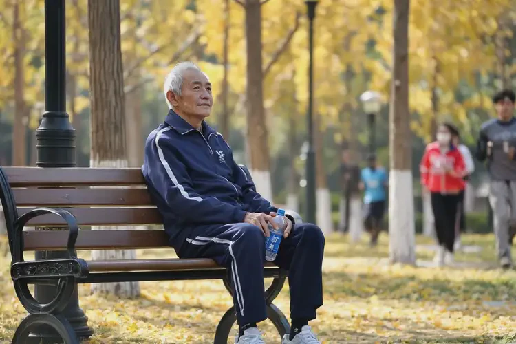 老人身上有濕疹能夠徹底治愈嗎(圖1)