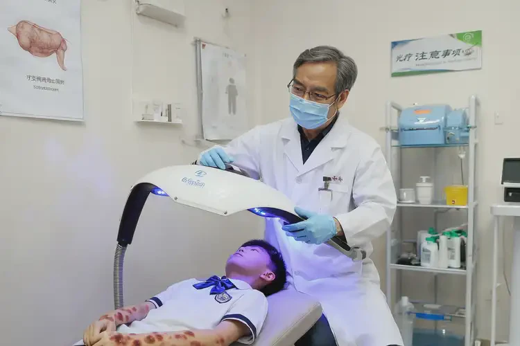 中學(xué)生手上經(jīng)常長濕疹能夠徹底治愈嗎(圖2)