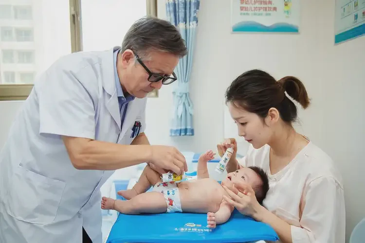 嬰幼兒肛周經(jīng)常長濕疹不管它會自己痊愈嗎(圖1)