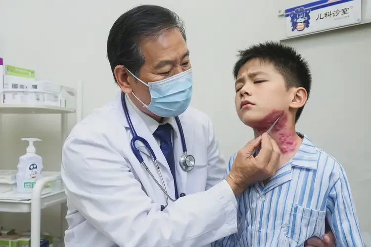 小兒脖子上容易起濕疹不管它會(huì)自己自愈嗎(圖2)